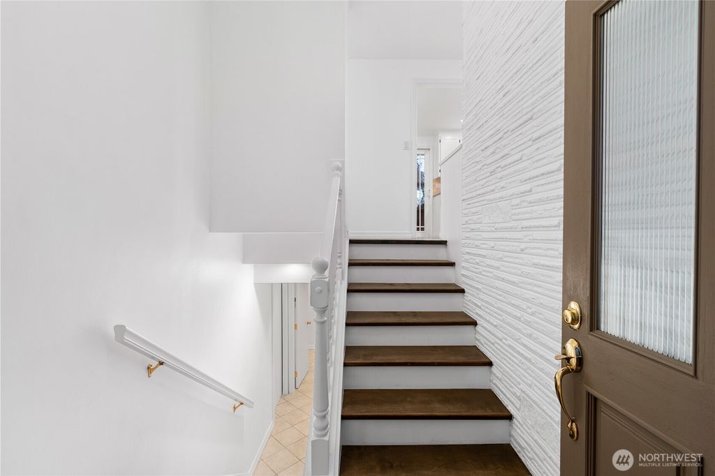 Photo of 14423 75th Avenue NE, Kirkland, WA 98034 (MLS # 2475610)