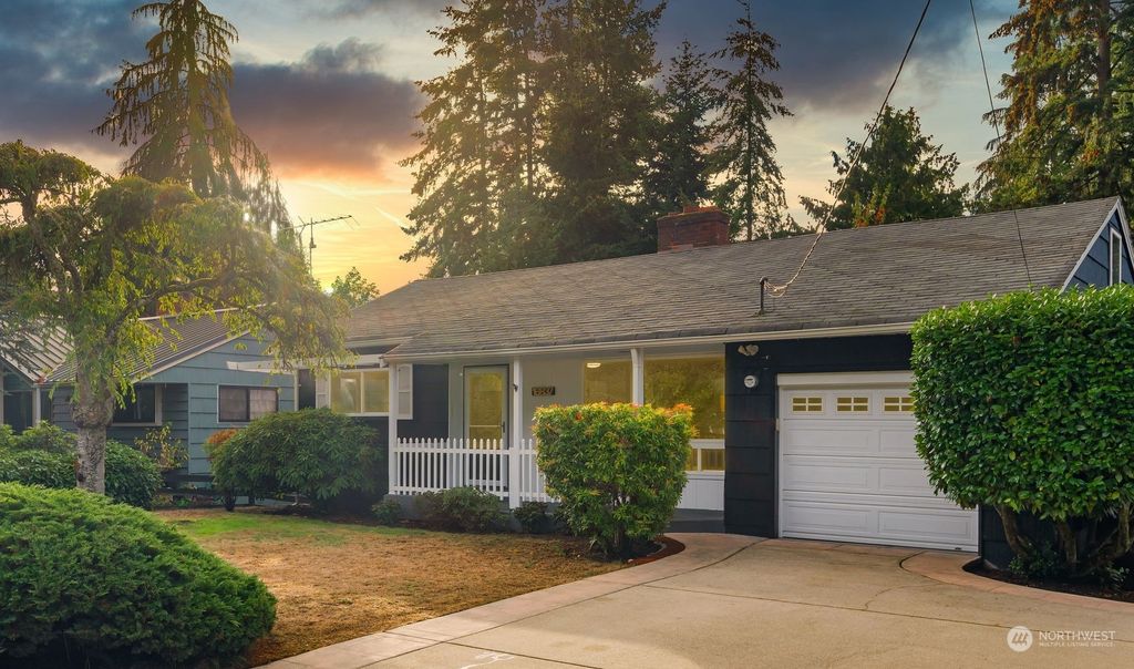 Photo of 16837 Palatine Avenue N, Shoreline, WA 98133 (MLS # 2018805)