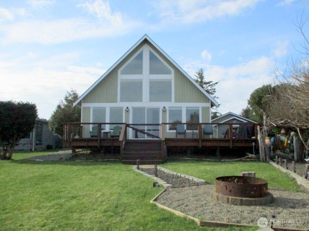 Photo of 369 N Razor Clam Drive SW, Ocean Shores, WA 98569 (MLS # 2509488)