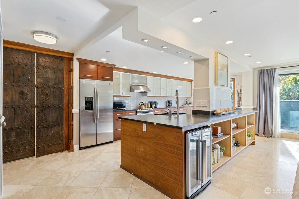 Photo of 3030 80th Avenue SE #302, Mercer Island, WA 98040 (MLS # 2225131)