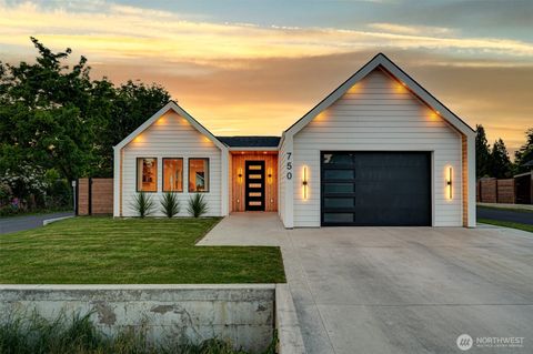 Photo of 750 Washington Street, Woodland, WA 98674 (MLS # 2531295)