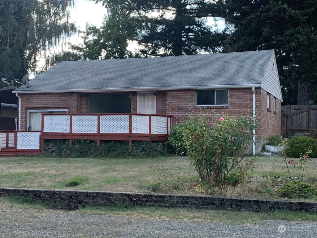 Photo of 11475 35th Avenue SW, Seattle, WA 98146 (MLS # 2289635)