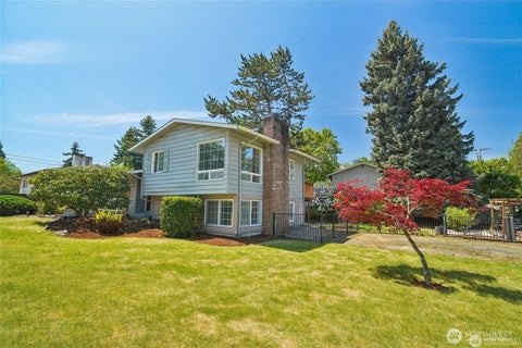 Photo of 26307 20th Avenue S, Des Moines, WA 98198 (MLS # 2542583)