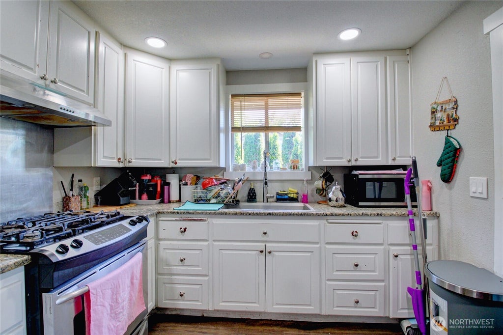 Photo of 3312 E College Way, Mount Vernon, WA 98273 (MLS # 2543564)