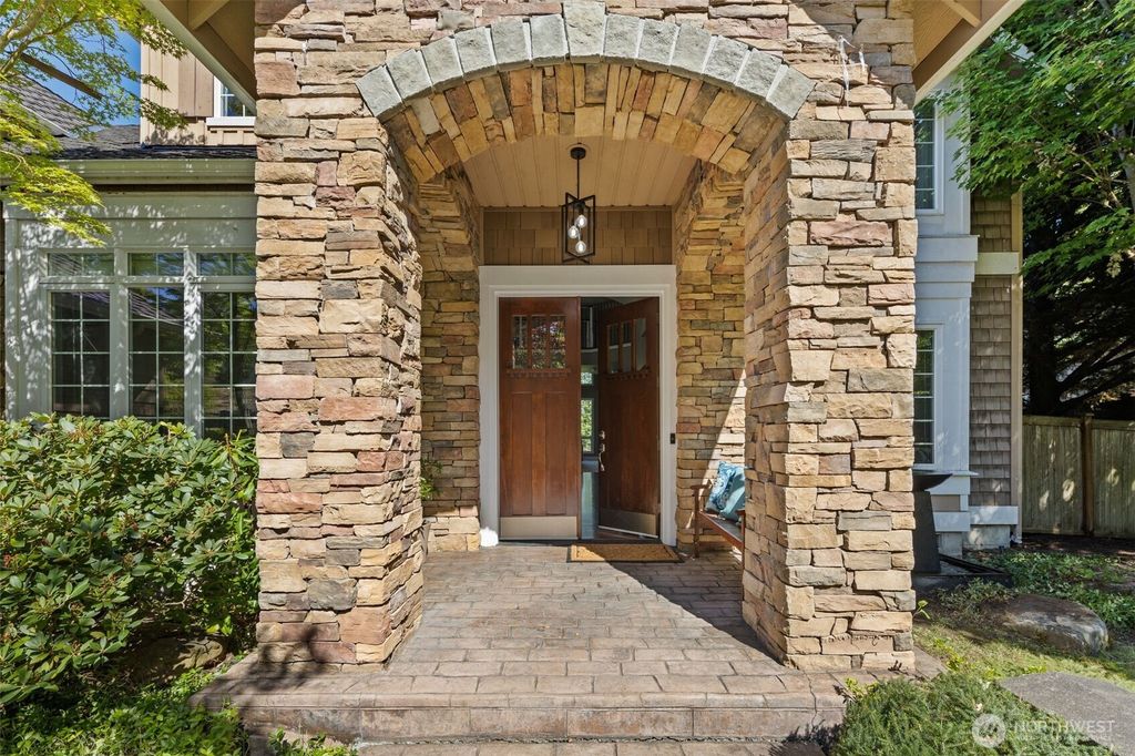 Photo of 2040 277th Avenue SE, Sammamish, WA 98075 (MLS # 2421068)