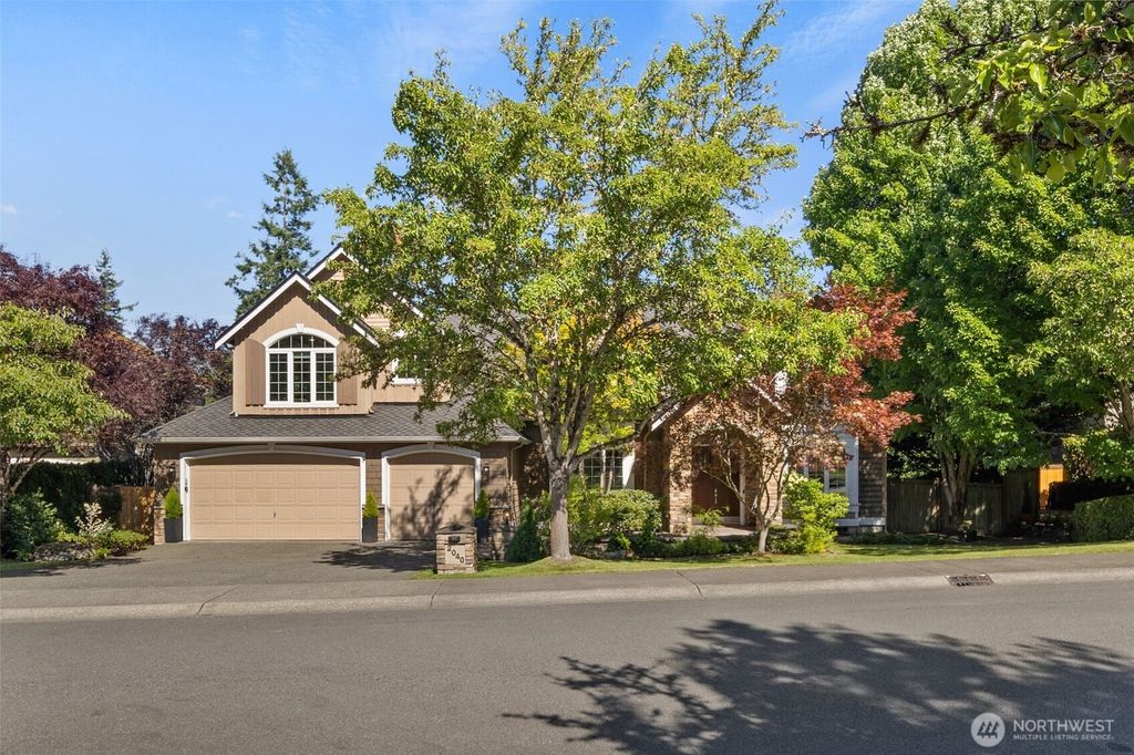 Photo of 2040 277th Avenue SE, Sammamish, WA 98075 (MLS # 2421068)