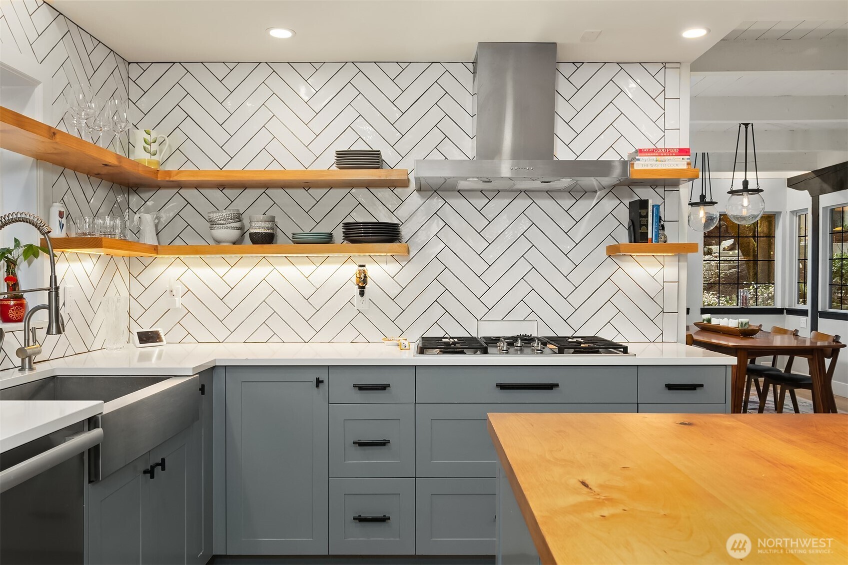 3530 W Laurelhurst Drive NE