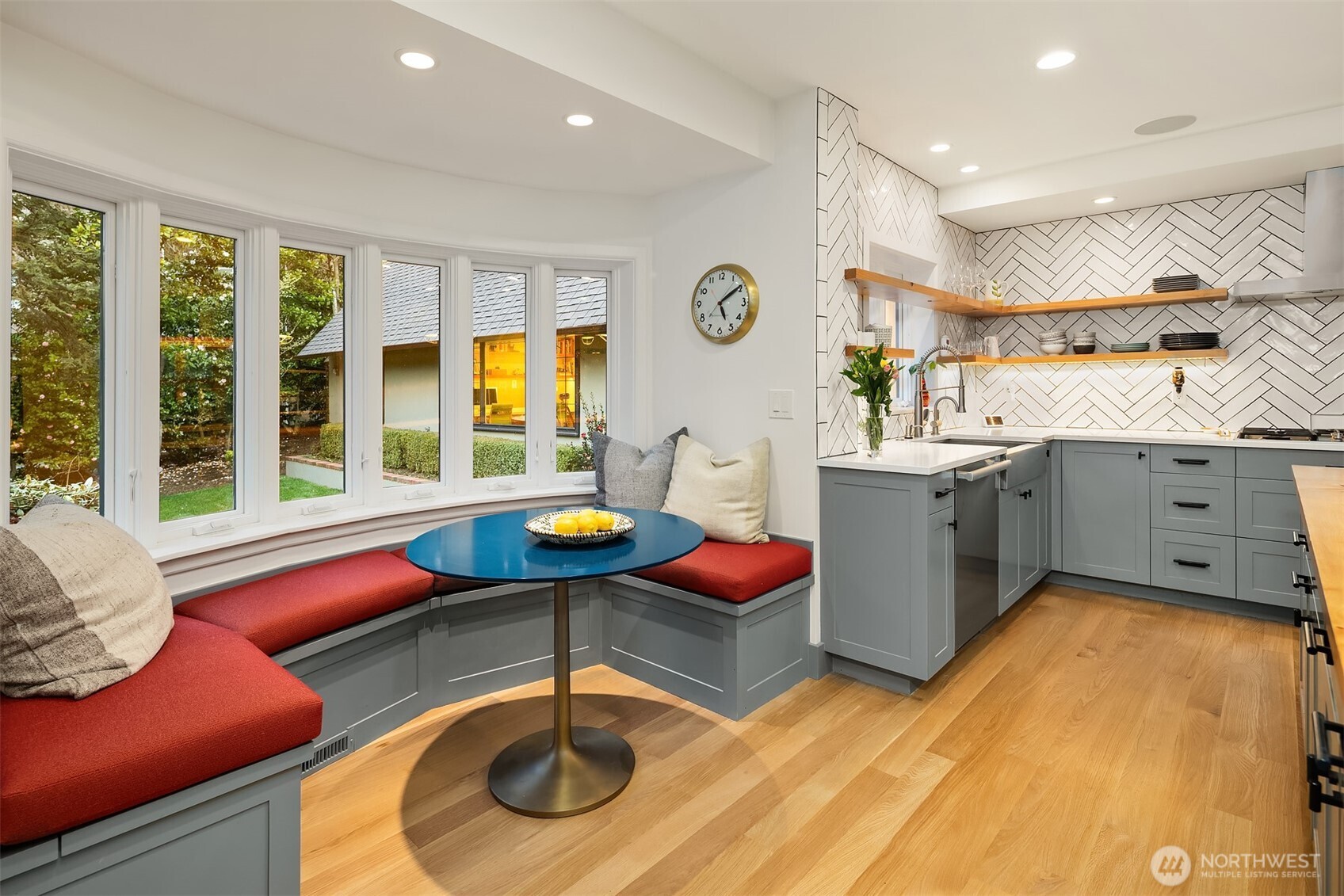 3530 W Laurelhurst Drive NE