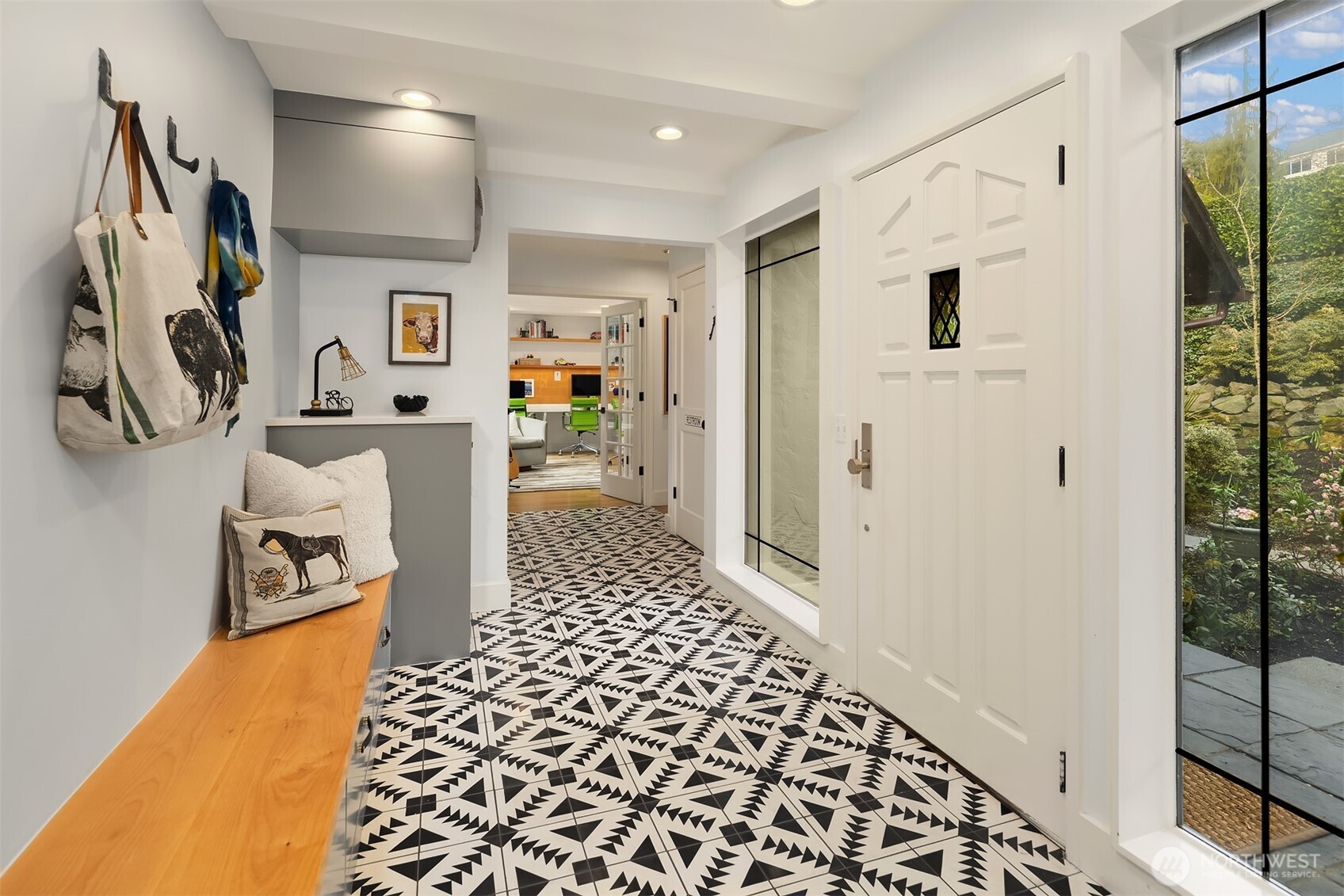 3530 W Laurelhurst Drive NE