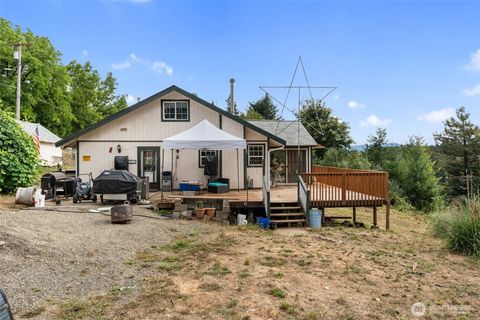 Photo of 811 NE 2nd Street, Winlock, WA 98596 (MLS # 2423420)