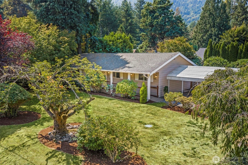 Photo of 1245 6th Avenue SE, Issaquah, WA 98027 (MLS # 2571284)