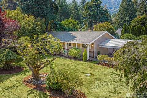Photo of 1245 6th Avenue SE, Issaquah, WA 98027 (MLS # 2571284)