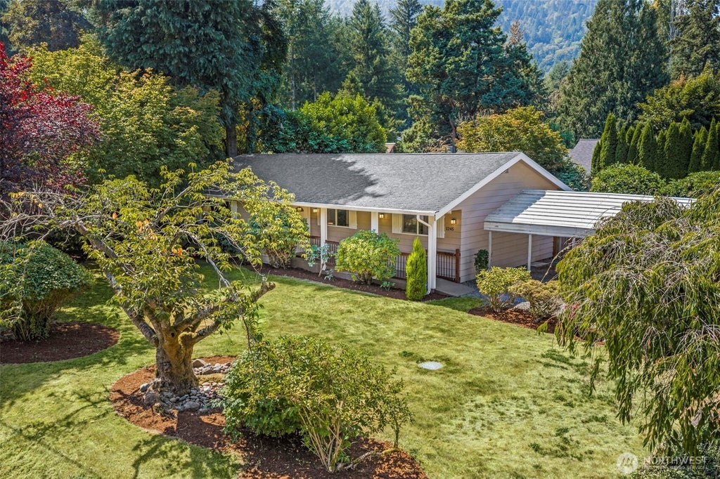 Photo of 1245 6th Avenue SE, Issaquah, WA 98027 (MLS # 2571284)