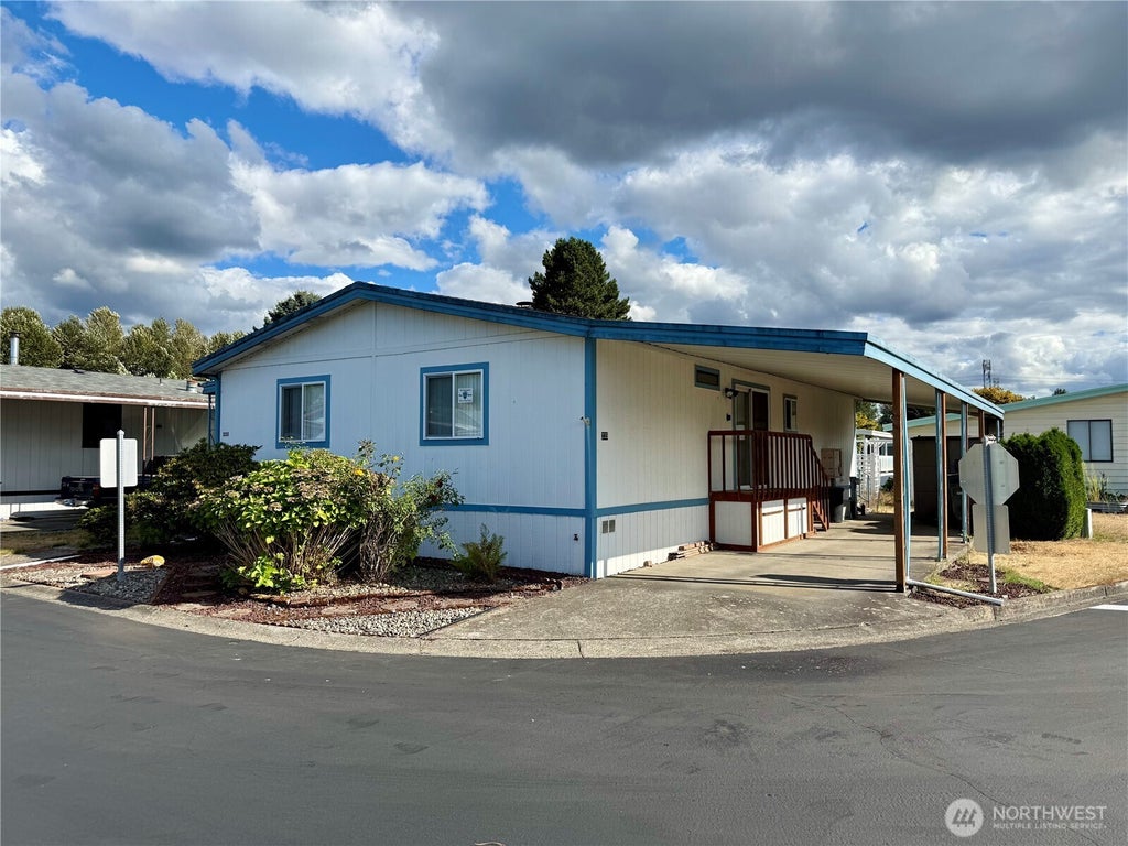 Photo of 3611 I Street NE #235, Auburn, WA 98002 (MLS # 2575282)
