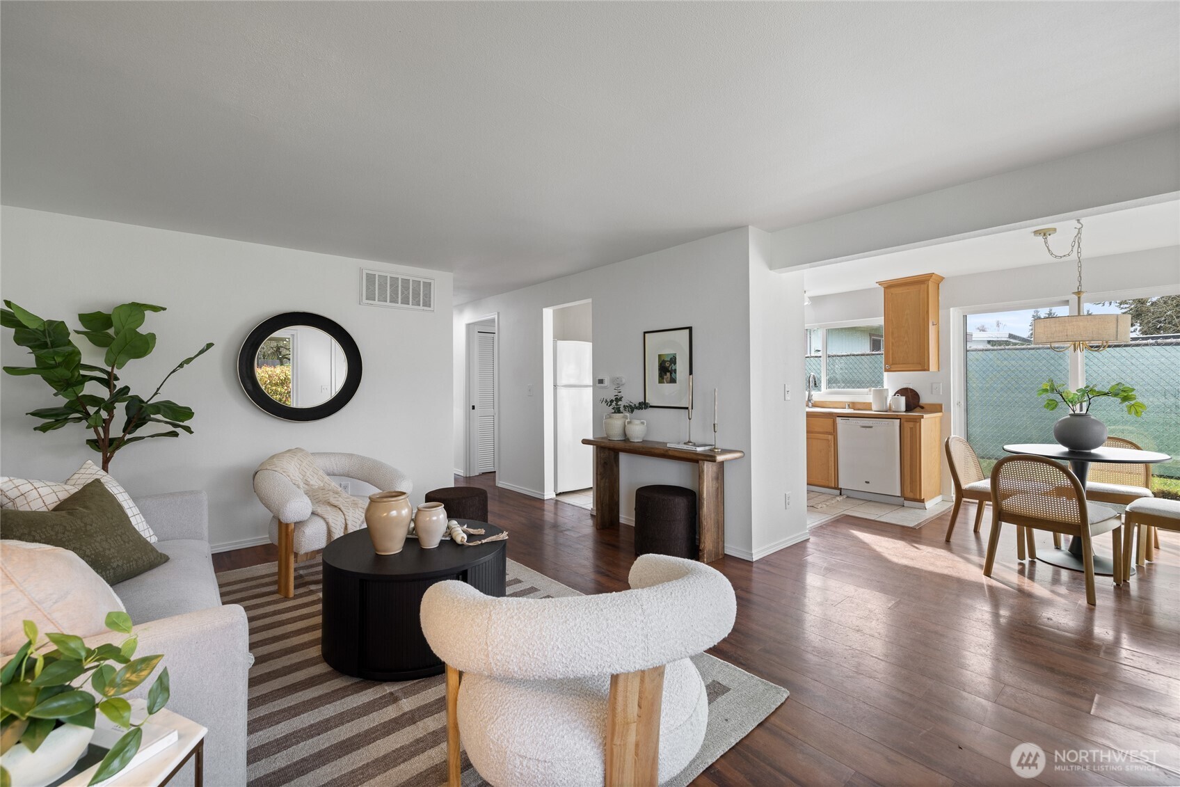 4917 N Vassault Street