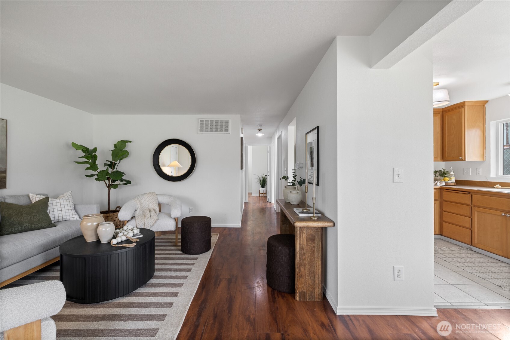 4917 N Vassault Street