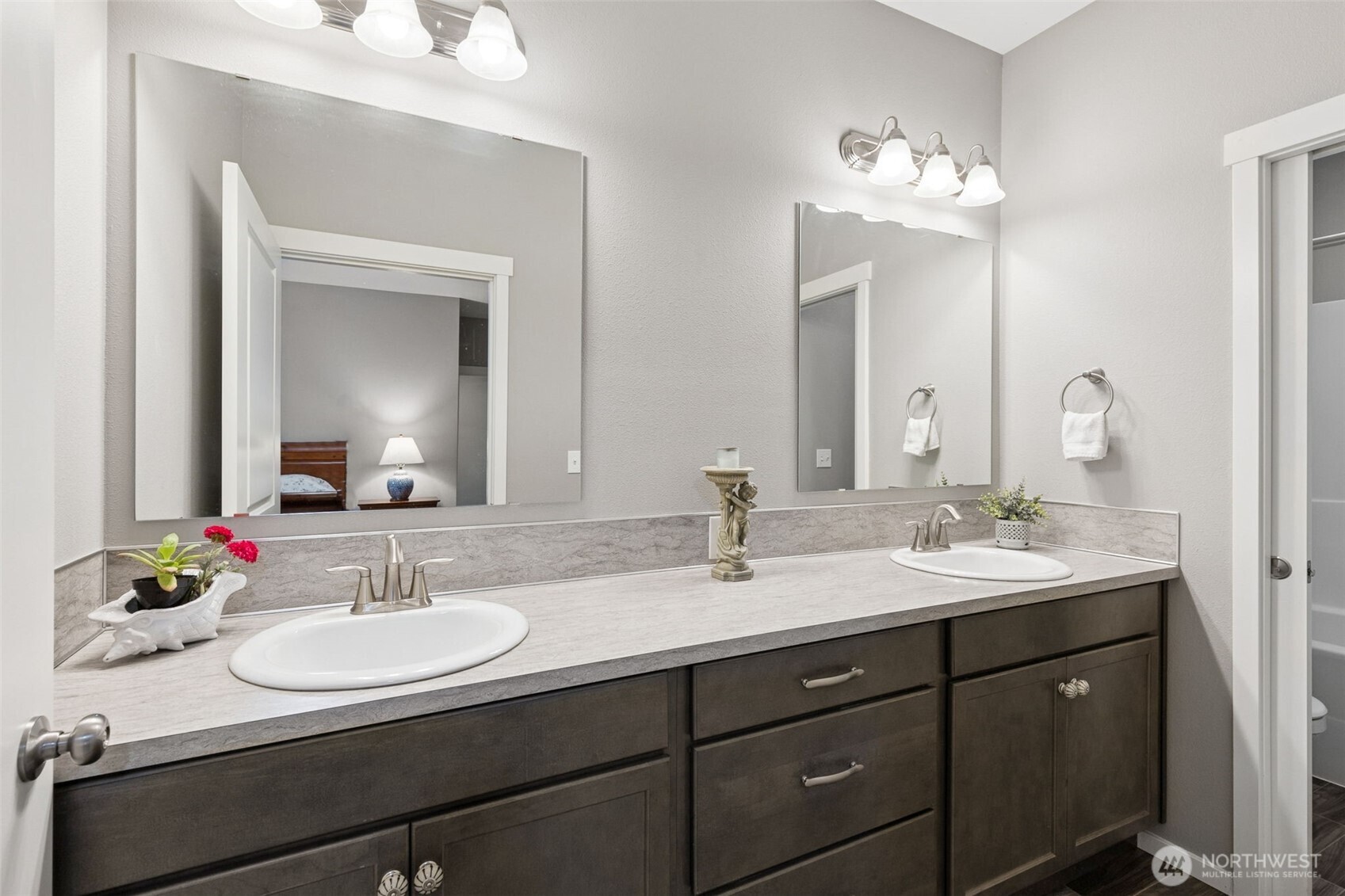 Tenino, Washington 98589, United States, 4 Bedrooms Bedrooms, ,3 BathroomsBathrooms,Residential,Contingent,132688