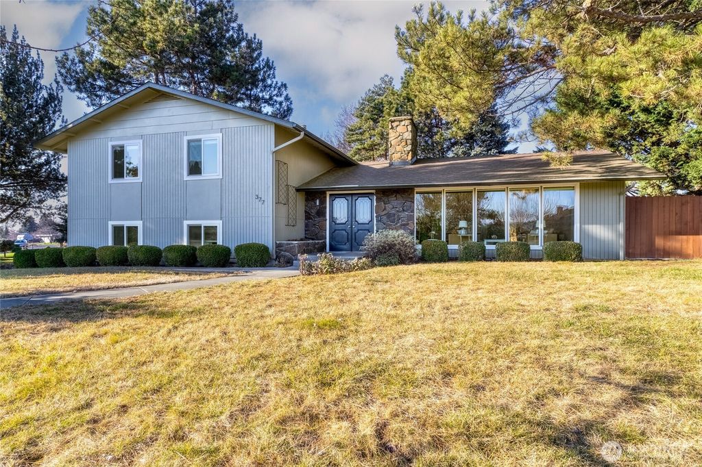 Photo of 377 SE Highland Park Drive, College Place, WA 99324 (MLS # 2473406)