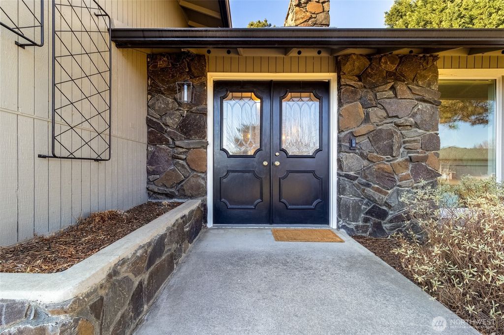 Photo of 377 SE Highland Park Drive, College Place, WA 99324 (MLS # 2473406)