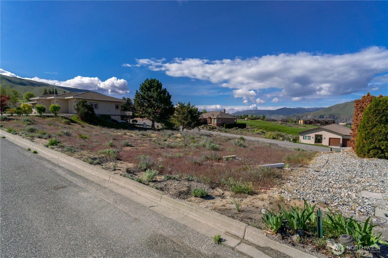 307 Desert View Place