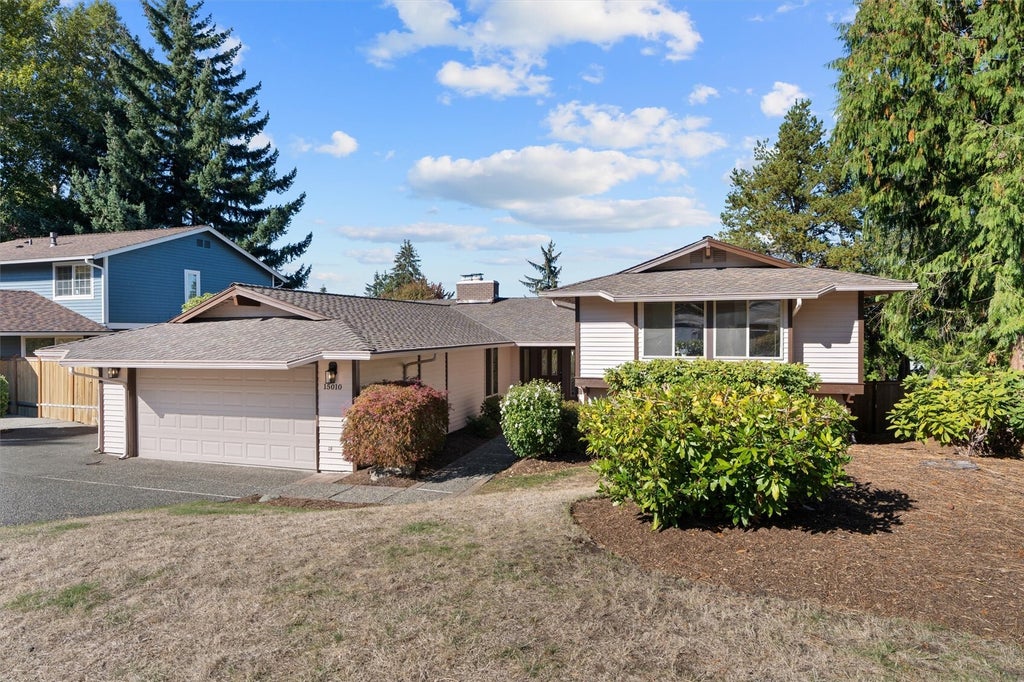 Photo of 15010 SE 46th Way, Bellevue, WA 98006 (MLS # 2595210)