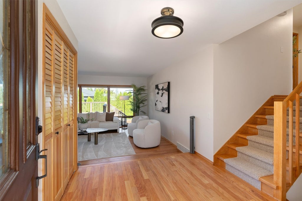 Photo of 15010 SE 46th Way, Bellevue, WA 98006 (MLS # 2595210)