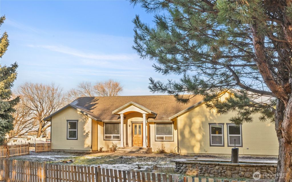 Photo of 821 Sanders Road, Ellensburg, WA 98926 (MLS # 2463831)