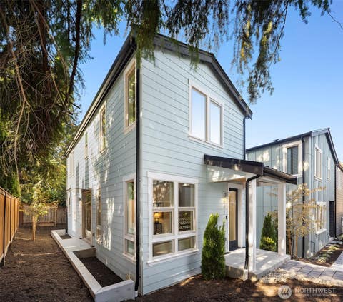 Photo of 641 18th Avenue W, Kirkland, WA 98033 (MLS # 2522026)