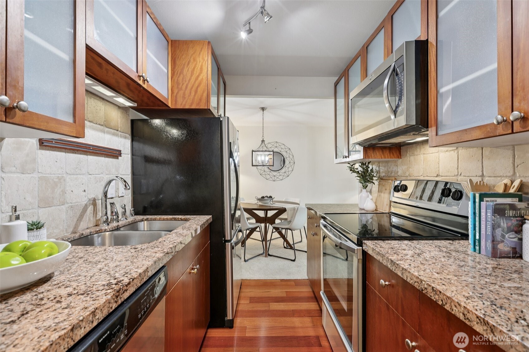 960 5th Avenue S 208