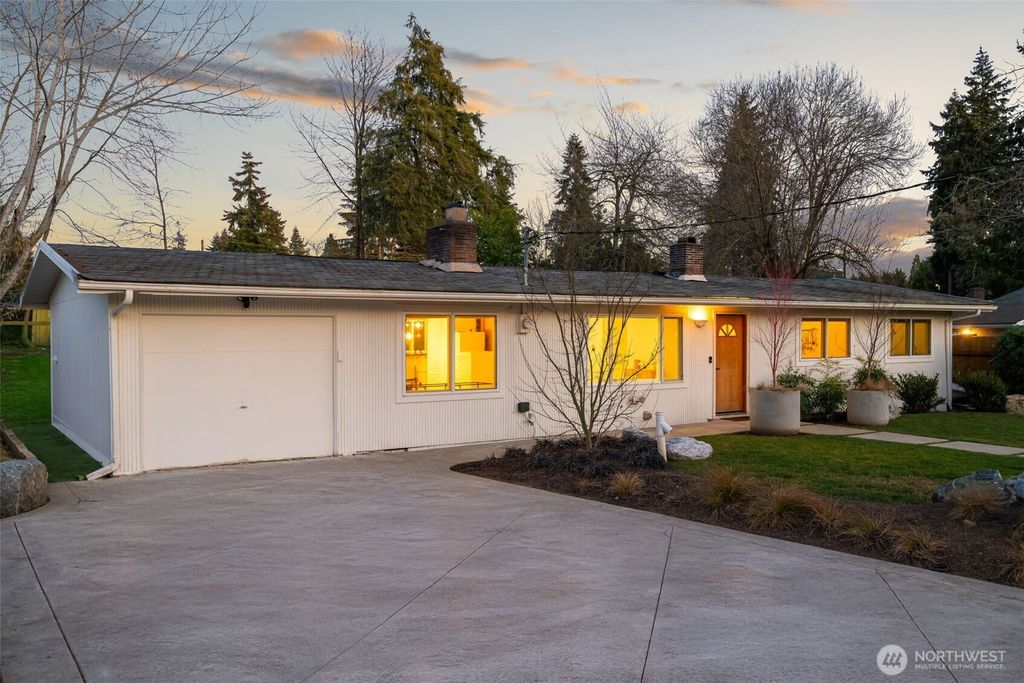 Photo of 19634 5th Ave Ave S, Des Moines, WA 98148 (MLS # 2332484)