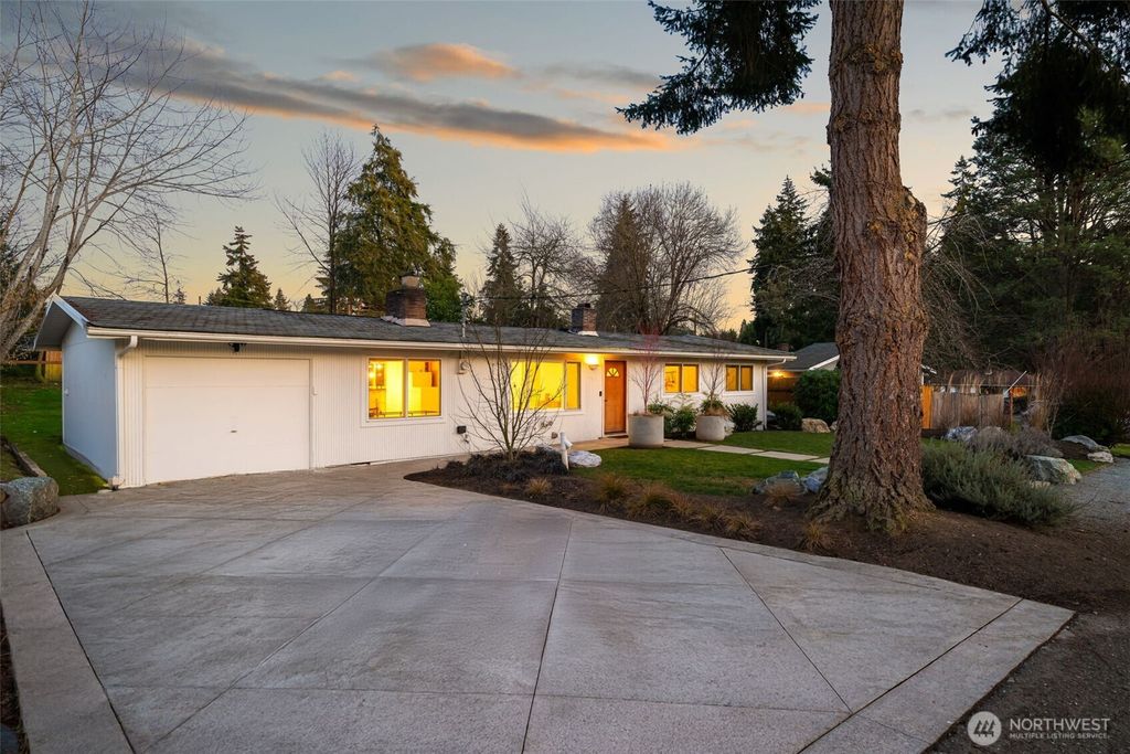Photo of 19634 5th Ave Ave S, Des Moines, WA 98148 (MLS # 2332484)
