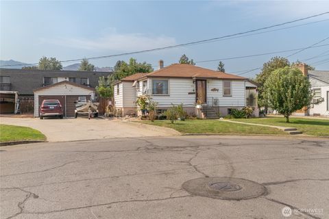 Photo of 936 Vassar Avenue, Wenatchee, WA 98801 (MLS # 2431325)
