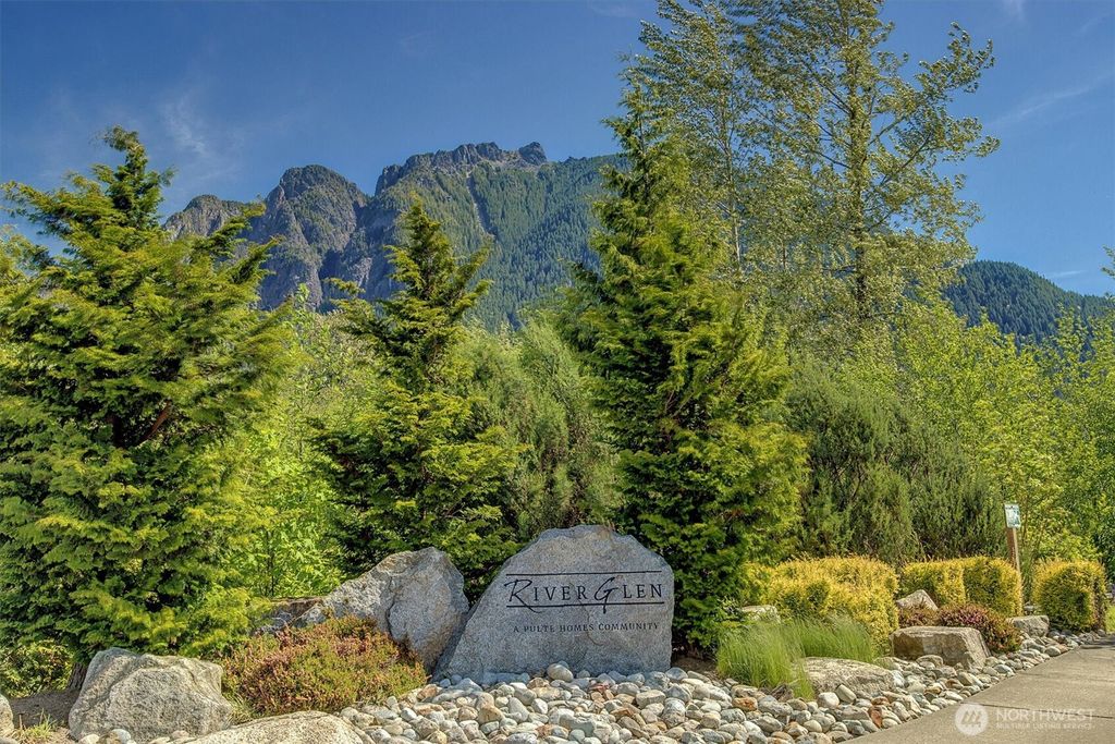 Photo of 347 Vaughan Boulevard NE, North Bend, WA 98045 (MLS # 2353553)