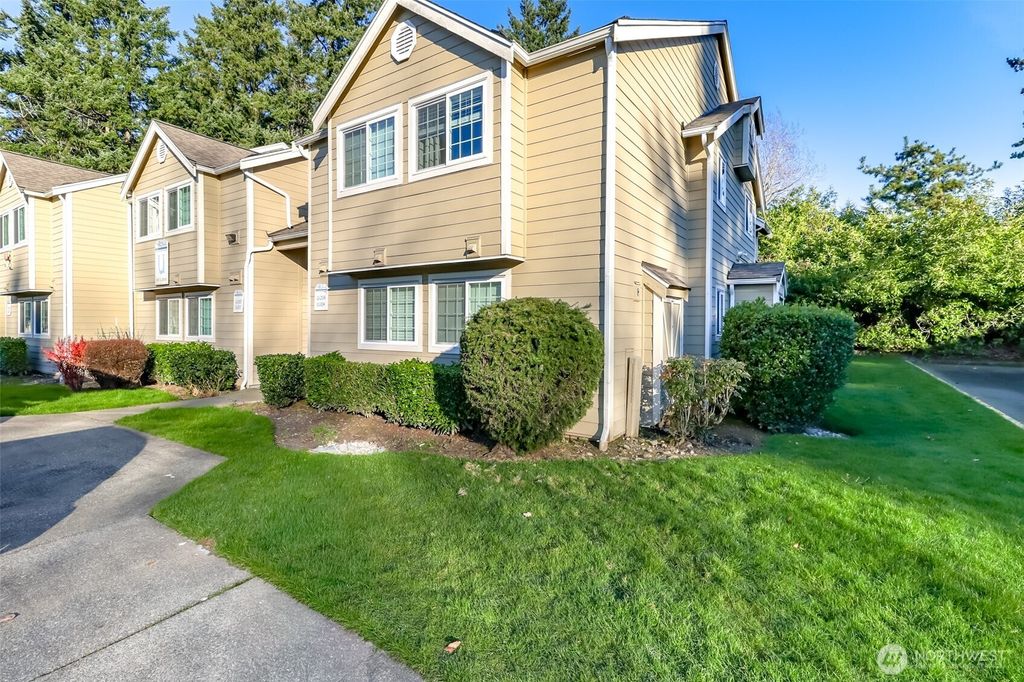 Photo of 1847 S 286th Lane #U204, Federal Way, WA 98003 (MLS # 2471520)