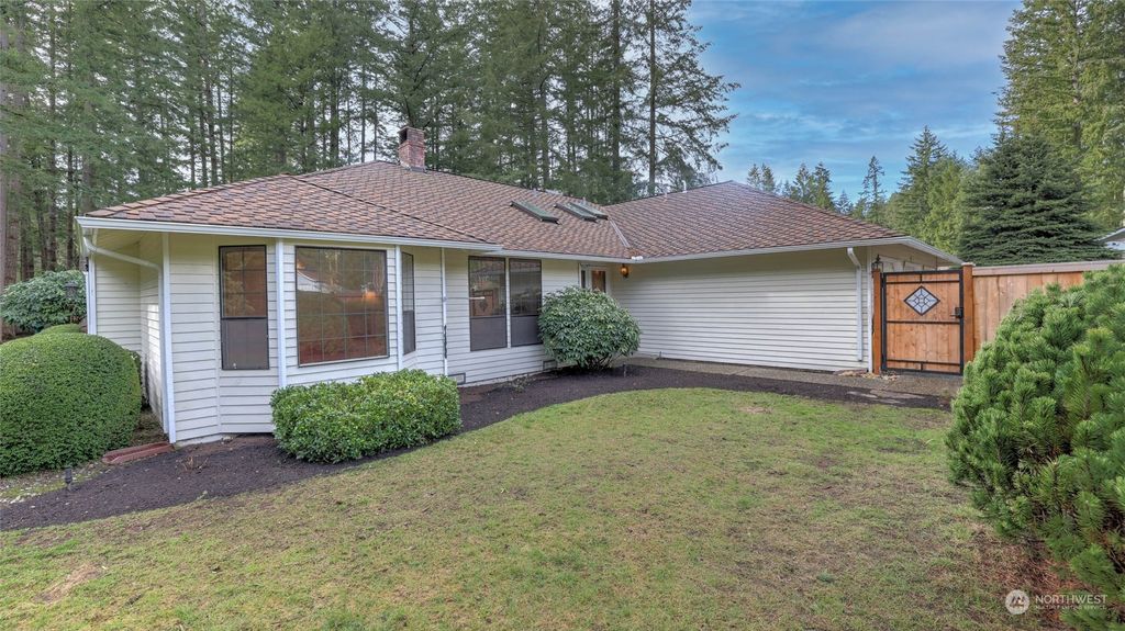Photo of 17015 SE 323rd Place, Auburn, WA 98092 (MLS # 2034838)