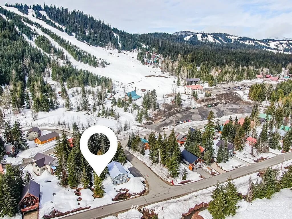 811 E Hyak Dr