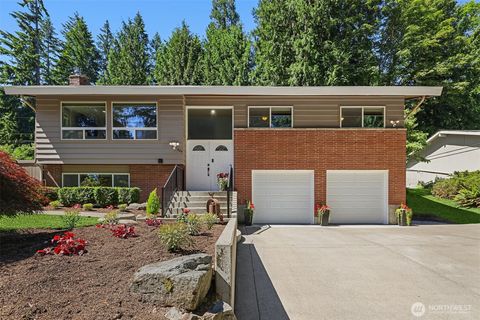 Photo of 525 Mount Everest Lane SW, Issaquah, WA 98027 (MLS # 2556458)
