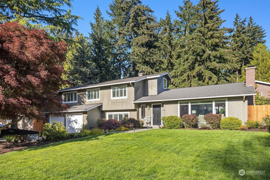 Photo of 6040 86th Avenue SE, Mercer Island, WA 98040 (MLS # 2060893)