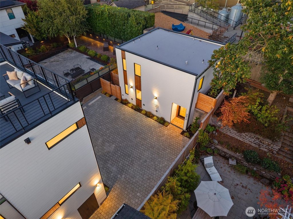 Photo of 2212 Broadway E, Seattle, WA 98102 (MLS # 2459535)