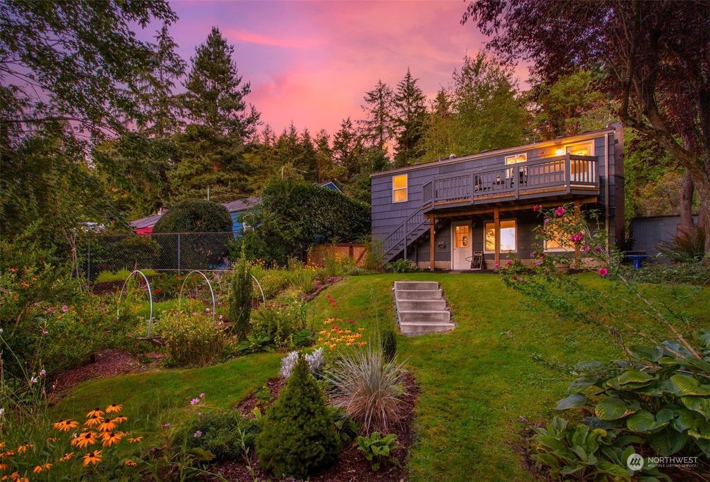 Photo of 15839 15th Avenue NE, Shoreline, WA 98155 (MLS # 2282385)