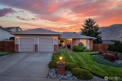 Photo of 314 Canyon Place, Wenatchee, WA 98801 (MLS # 2566600)