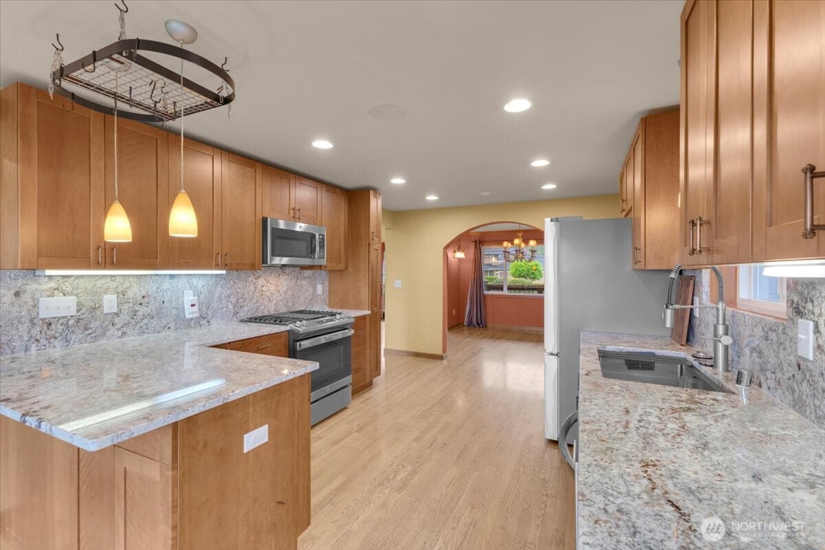 Snohomish, Washington, 98290, United States, 4 Bedrooms Bedrooms, ,4 BathroomsBathrooms,Residential,Active,2051945