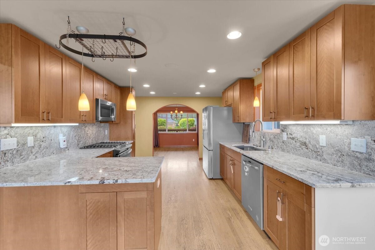 Snohomish, Washington, 98290, United States, 4 Bedrooms Bedrooms, ,4 BathroomsBathrooms,Residential,Active,2051945