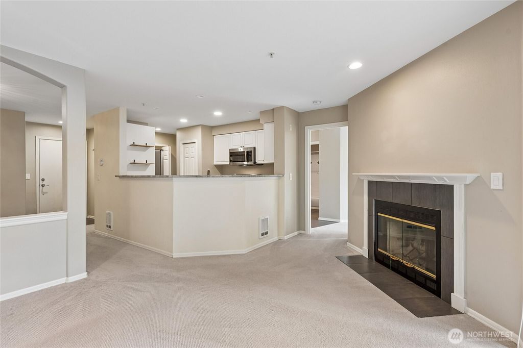 Photo of 18501 SE Newport Way Way #H236, Issaquah, WA 98029 (MLS # 2509389)