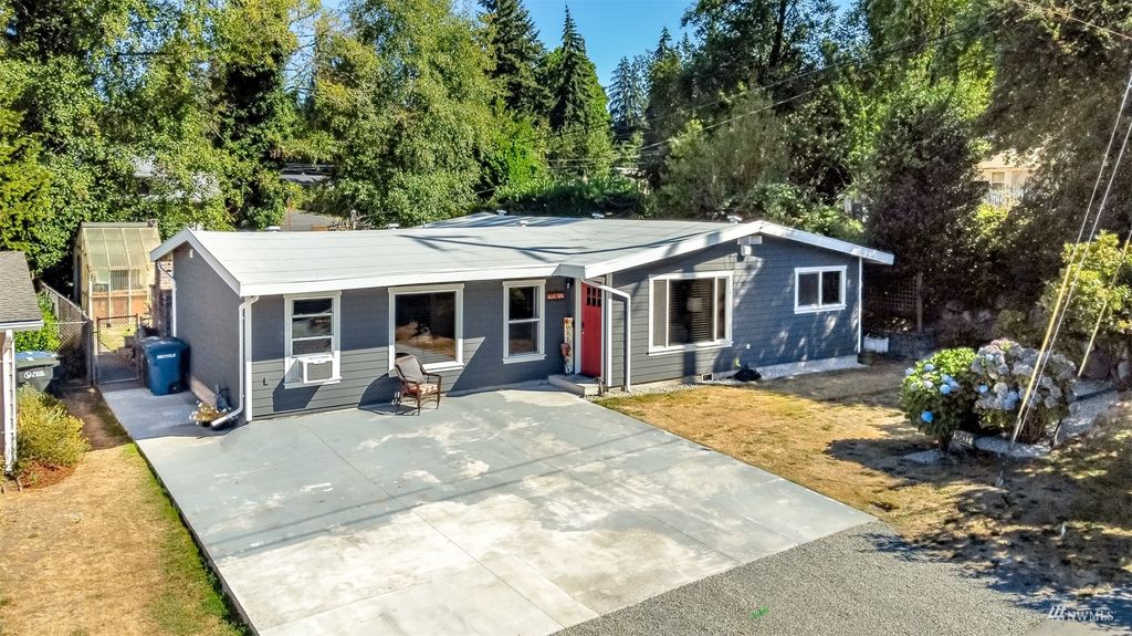 Photo of 20432 5th Avenue S, Des Moines, WA 98198 (MLS # 1992806)