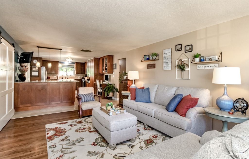 Photo of 20432 5th Avenue S, Des Moines, WA 98198 (MLS # 1992806)