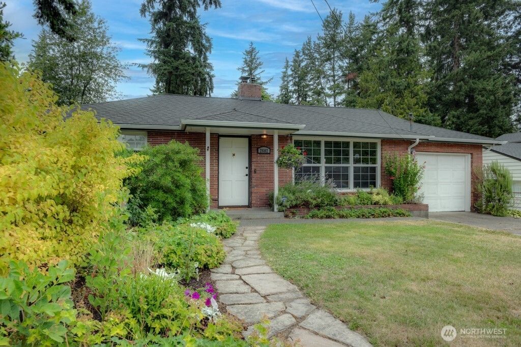 Photo of 2602 NE 133rd Street, Seattle, WA 98125 (MLS # 2417493)