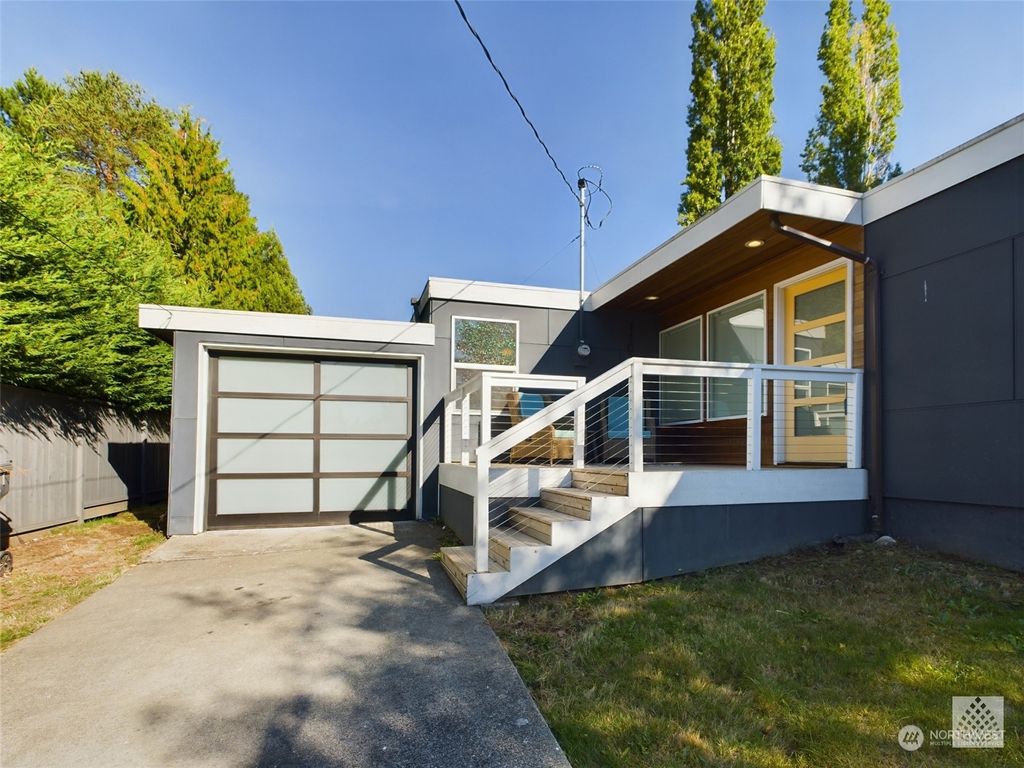 Photo of 11020 126th Avenue NE, Kirkland, WA 98033 (MLS # 2287226)