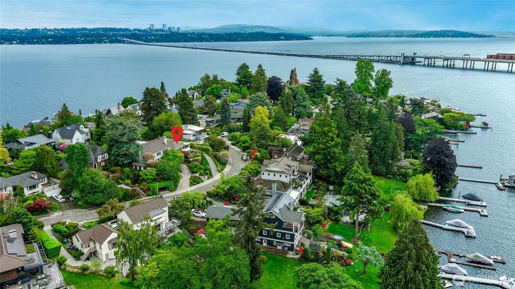 Photo of 3144 W Laurelhurst Drive NE, Seattle, WA 98105 (MLS # 2378985)