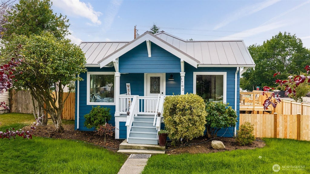 Photo of 1702 Rainier Avenue, Everett, WA 98201 (MLS # 2568771)